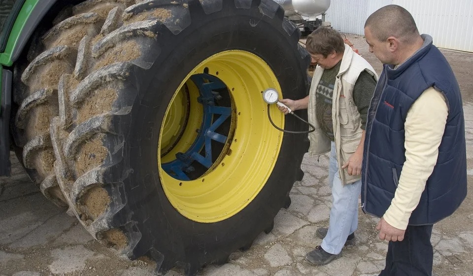 Tractor Tyre Pressure Guide How to Set the Right PSI for Maximum Life and Fuel Savings